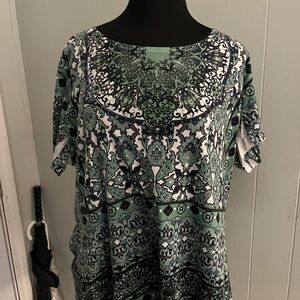 Elegant Green Patterned Short Sleeve Top